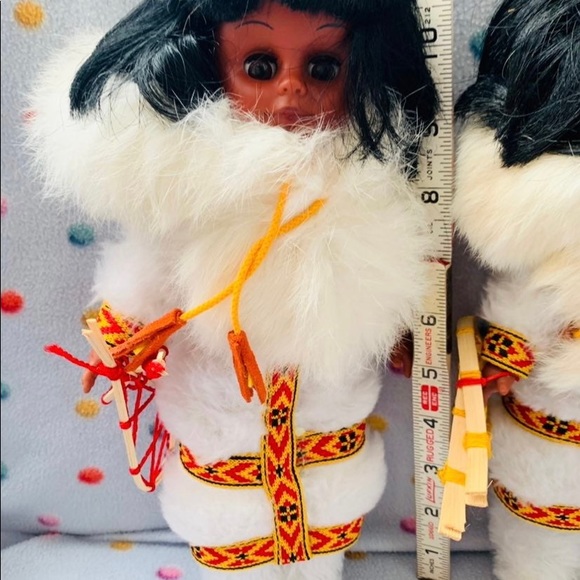 2 Vintage Inuit Eskimo dolls in furs with snowshoes - Picture 3 of 9